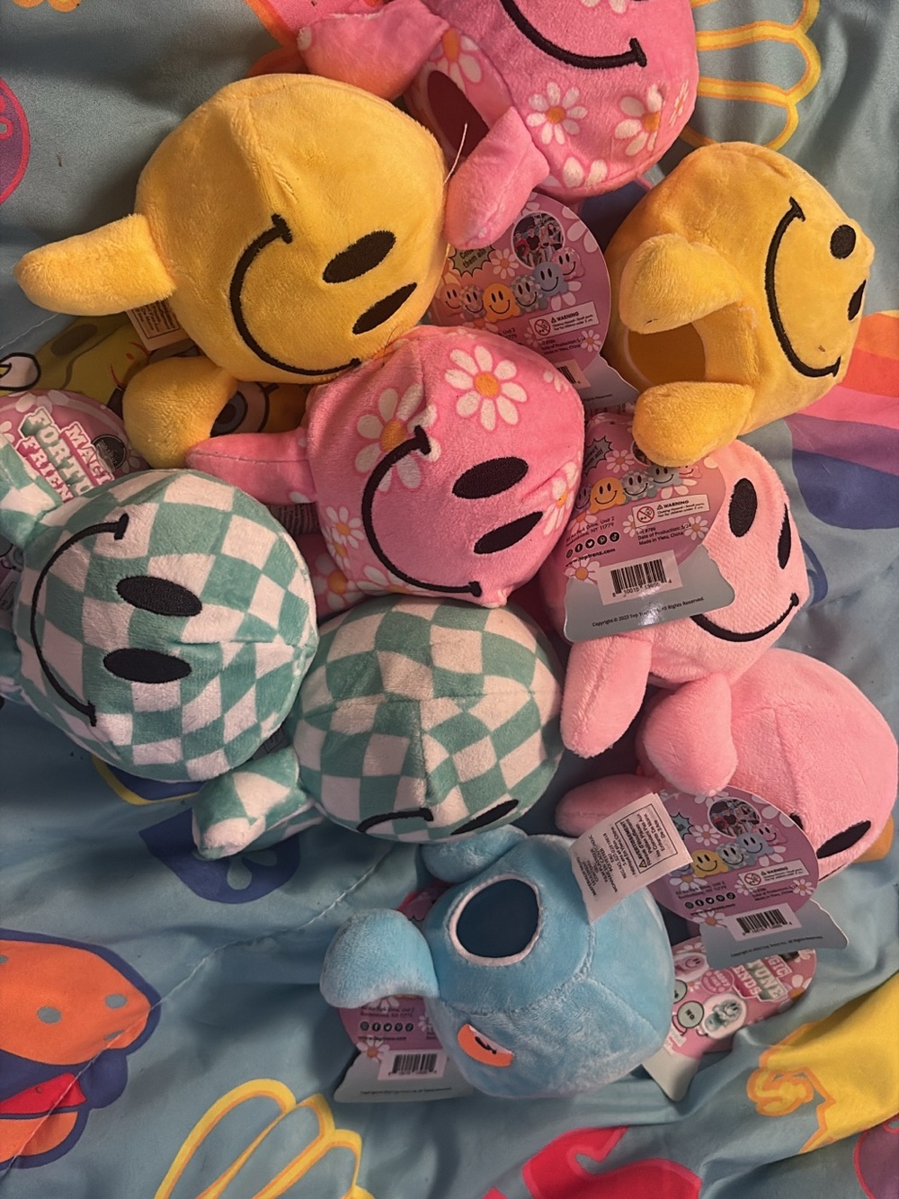 Smiley Plush Toy - Assorted Colors Kids Plush (Yellow, Pink, Green, Blue)